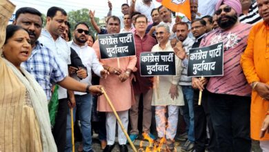 भाजपा ने गैरसैंण सत्र में  कांग्रेस विधायकों के गैर-जिम्मेदाराना रवैये के विरोध में फूंका पुतला, कहा -जनता की आवाज़ को विधान सभा में दबाने का किया प्रयास 