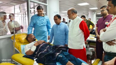 स्वास्थ्य मंत्री डॉ धन सिंह रावत ने एम्स पहुंचकर जाना थराली आपदा के घायलों का हालचाल