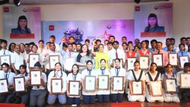 ग्राफिक एरा हिल यूनिवर्सिटी पहुंचे 20 स्कूलों के चैंपियन खिलाड़ी, खेल मंत्री रेखा आर्या ने किया सम्मानित ग्राफिक एरा हिल यूनिवर्सिटी पहुंचे 20 स्कूलों के चैंपियन खिलाड़ी, खेल मंत्री रेखा आर्या ने किया सम्मानित