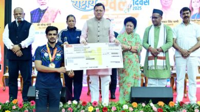 मेजर ध्यानचंद जयंती राष्ट्रीय खेल दिवस – 2025: नेशनल गेम्स व  राष्ट्रीय, अंतरराष्ट्रीय प्रतियोगिताओं के पदक विजेता सम्मानित सीएम पुष्कर धामी ने कहा -अंतरराष्ट्रीय खेल स्पर्धा आयोजन के लिए उत्तराखंड तैयार