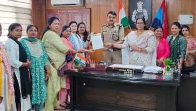 भाजपा महिला कार्यकर्ताओं ने  पीएम मोदी व उनकी माता को अपशब्द कहने वाले कांग्रेस नेताओं पर दर्ज कराया मुकदमा