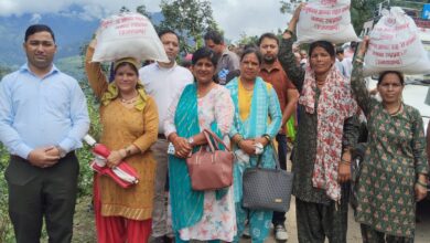 ज़ख्मों पर मरहम –  आपदा में सहारा बना श्री गुरु राम राय विश्वविद्यालय, बसुकेदार पीड़ितों तक पहुँचाई राहत सामग्री