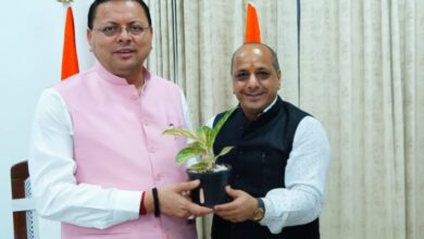 सड़क समस्याओं को लेकर सीएम से मिले भाजपा प्रदेश मीडिया प्रभारी मनवीर चौहान, कहा -यमुनोत्री हाईवे के हाईवे बंद होने से श्रद्धालुओ और आम जन को हो रही भारी कठिनाई