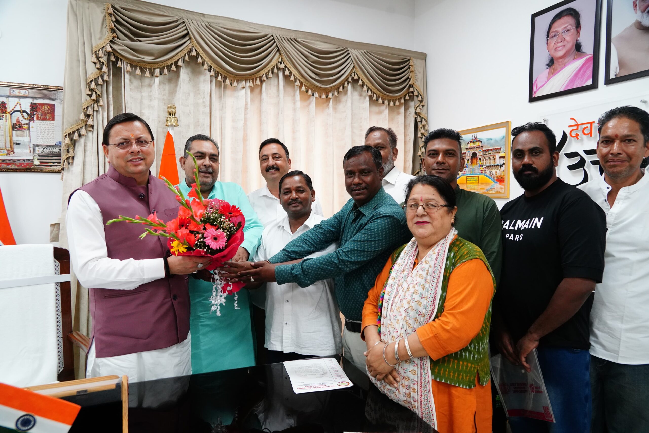 दिल्ली से लौटते ही सीएम धामी से मिले कई MLAs, विधायकों से आपदा प्रभावितों की मदद में सहयोग का मुख्यमंत्री ने किया आग्रह