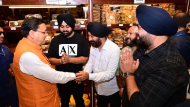 मुख्यमंत्री धामी ने “GST बचत उत्सव ” के तहत किया दुकानों का दौरा, व्यवसायियों  से की बातचीत, लिया फीडबैक