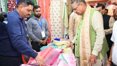 कृषि मंत्री  जोशी ने किया सिल्क एक्स्पो 2025 का शुभारंभ, स्टालों का अवलोकन किया, देशभर से आए उद्यमियों, रेशम कास्तकारों व अधिकारियों से किया संवाद