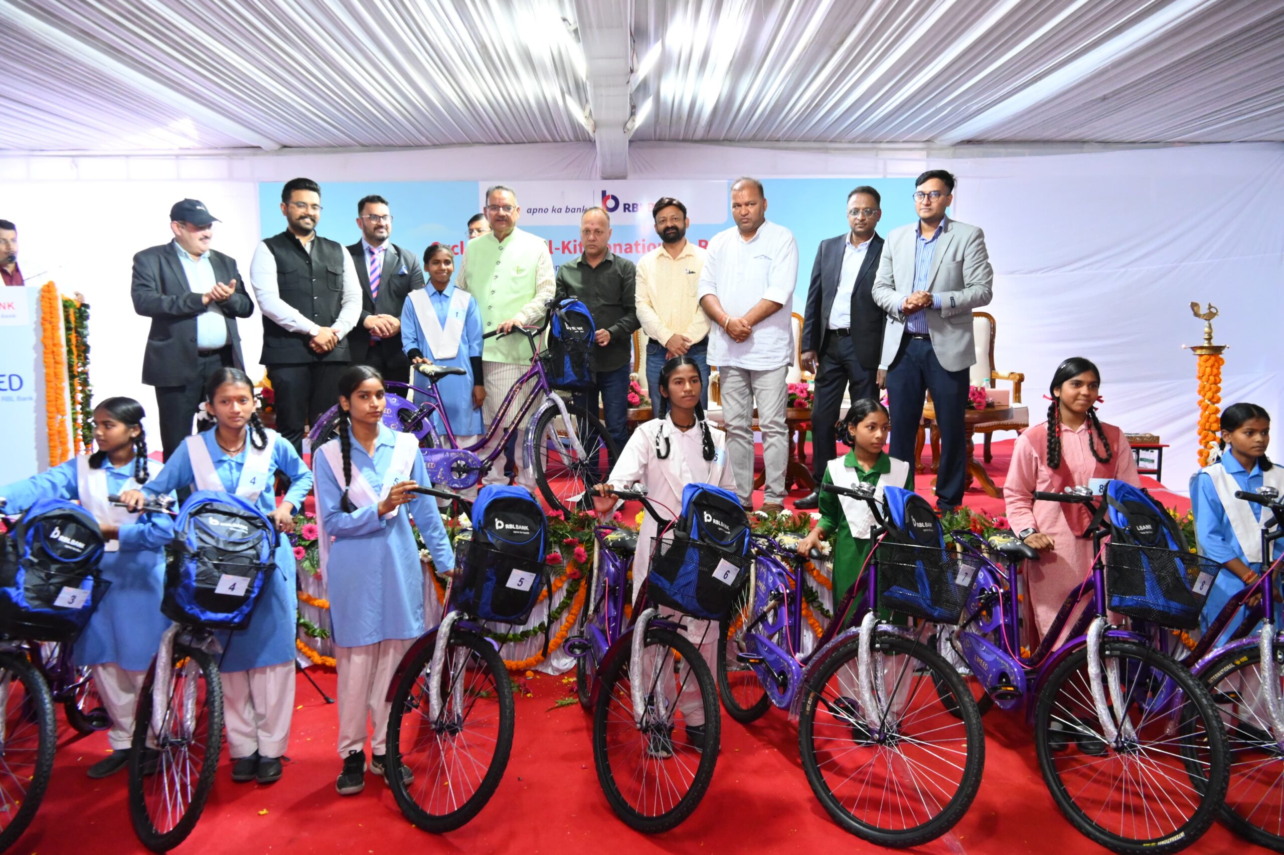 कैबिनेट मंत्री जोशी ने “उम्मीद” एक पज्ञल के तहत 300 छात्राओं को प्रदान की साइकिल, बढ़ाया हौसला कहा – शिक्षा ही सशक्तिकरण का सबसे बड़ा माध्यम