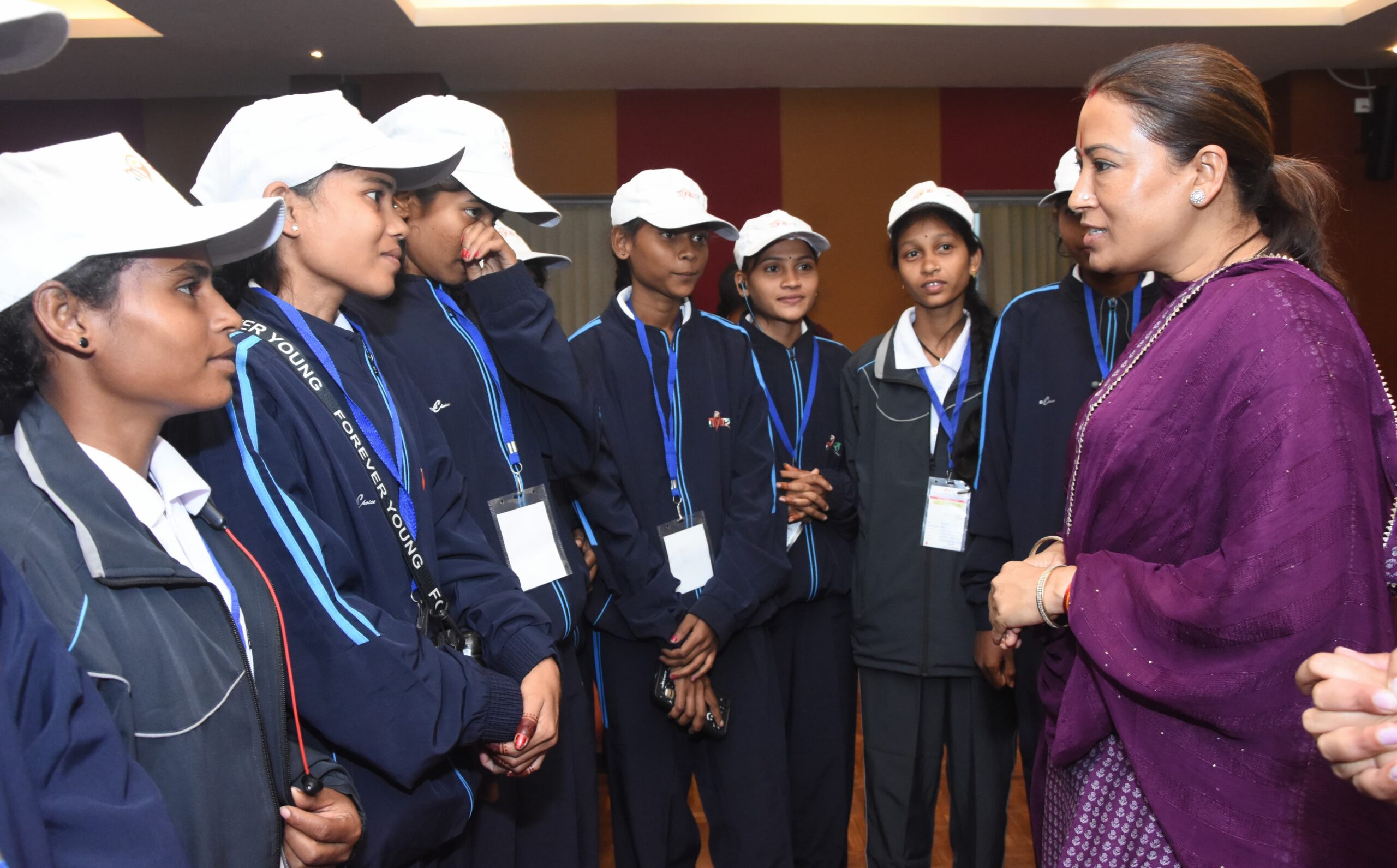 कैबिनेट मंत्री रेखा आर्या बोलीं – आदिवासी समाज को मुख्य धारा में लाना हम सब की जिम्मेदारी