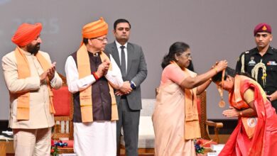 पतंजलि विश्वविद्यालय हरिद्वार का द्वितीय दीक्षांत समारोह-  राष्ट्रपति द्रौपदी मुर्मु ने स्वर्ण पदक प्राप्त विद्यार्थियों को किया सम्मानित, कहा – विद्यार्थी राष्ट्र-निर्माण में निभाएं सक्रिय भूमिका 