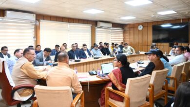 कैबिनेट मंत्री जोशी ने की ताकीद – आपदा के कारण क्षतिग्रस्त निर्माण व सुदृढ़ीकरण के कार्य समय  पर करें पूर्ण