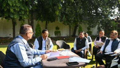 कैबिनेट मंत्री जोशी ने की अफसरों को ताकीद – विकास कार्यों को तय समय सीमा में गुणवत्तापूर्ण ढंग से करें पूरा