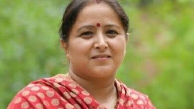 महिला कांग्रेस प्रदेश अध्यक्ष ज्योति रौतेला ने आंदोलनरत उपनल कर्मचारियों को दी तंबू-टेंट की सौगात,  सरकार पर बोला हमला