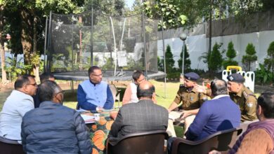 कैबिनेट मंत्री जोशी ने कहा -गढ़ी कैंट कैनाल रोड–टपकेश्वर मार्ग एवं डाकरा बाजार सड़क मार्ग   चौड़ीकरण में बाधा बन रहे अतिक्रमणों को चिह्नित कर हटाएं 