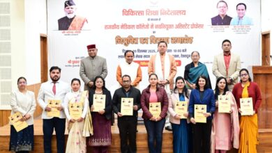 मुख्य सेवक के हाथों से मिली बड़ी सौगात –  सीएम पुष्कर धामी ने 142 नवनियुक्त असिस्टेंट प्रोफेसर्स को सौंपे नियुक्ति पत्र , सभी को दी शुभकामनाएं 