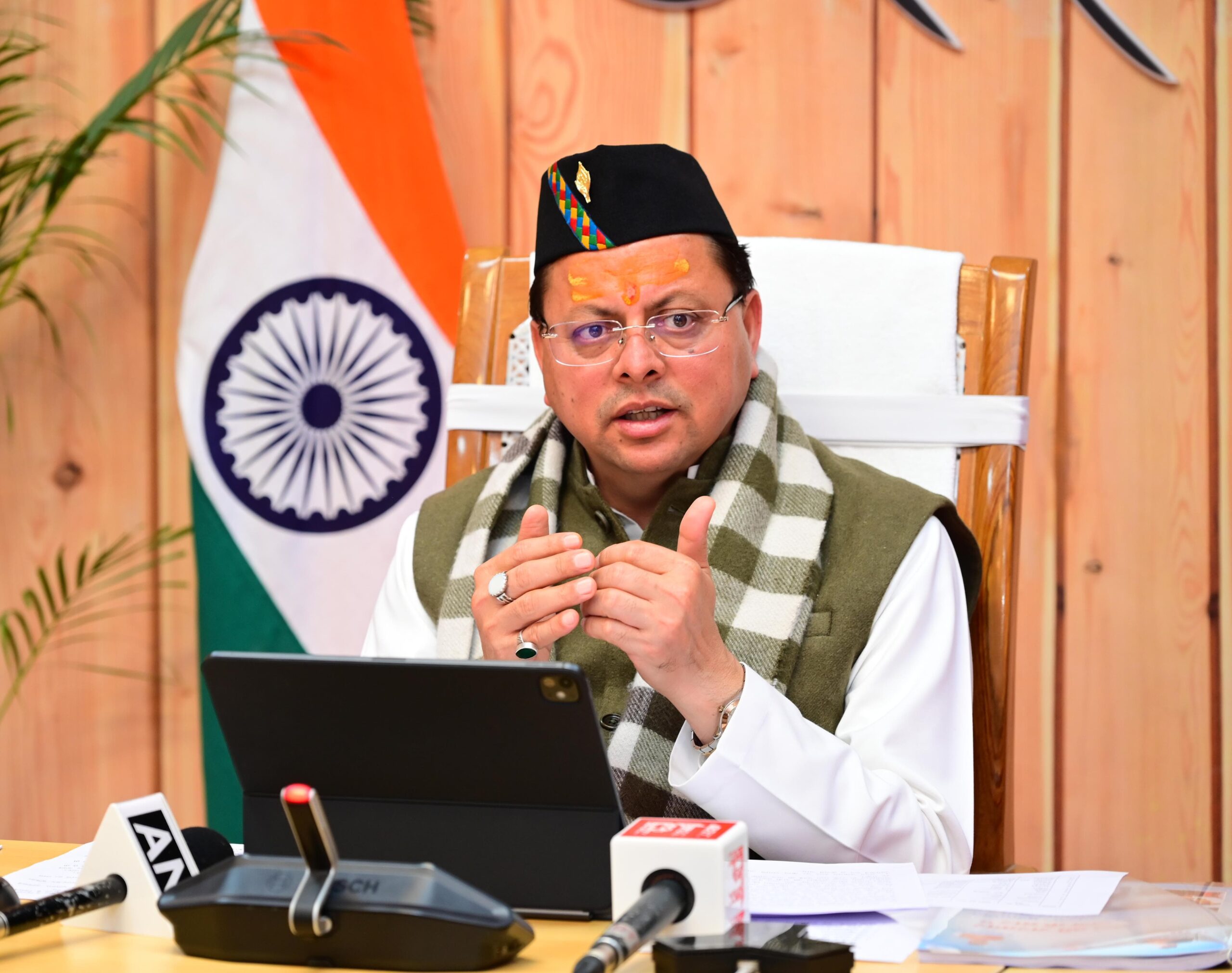 नए साल का तोहफा- सीएम धामी ने  215 उपनिरीक्षकों को सौंपे नियुक्ति पत्र , कहा – पूरी निष्ठा, अनुशासन और समर्पण के साथ करें दायित्वों का निर्वहन