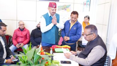 कैबिनेट मंत्री जोशी ने जनसुनवाई कार्यक्रम में सुनी लोगों की समस्याएं : कहा -समय सीमा के अंदर करें शिकायतों और समस्याओं का समाधान 