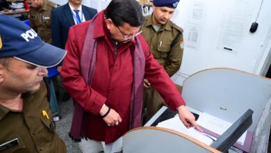 बड़ा एक्शन- सीएम धामी अचानक पहुंचे डालनवाला पुलिस स्टेशन , निरीक्षण के दौरान थानेदार के ड्यूटी से गैरहाजिर मिलने पर ऑन द स्पॉट किया लाइन हाजिर, कहा -जनसेवा में कोताही पर ज़ीरो टॉलरेंस