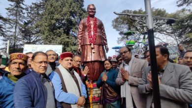 कैबिनेट मंत्री जोशी व भाजपा प्रदेश अध्यक्ष महेंद्र भट्ट ने मसूरी स्थित अटल उद्यान में  स्व. वाजपेयी की मूर्ति का किया लोकार्पण 