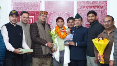 कैबिनेट मंत्री जोशी ने किया ओमान अल्ट्रा ट्रेल रन जीतने वाले पूर्व सैनिक  कलम सिंह बिष्ट को सम्मानित 