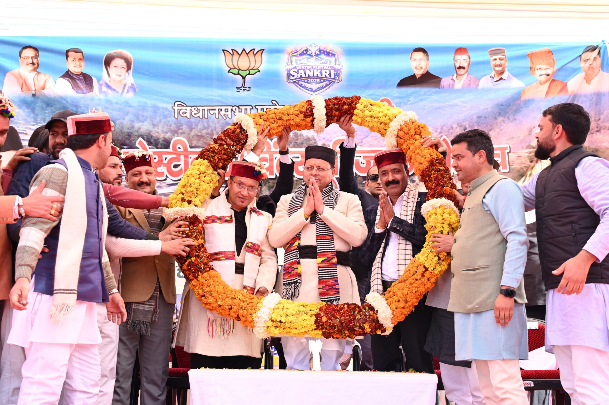 मुख्यमंत्री धामी ने सांकरी में आयोजित विंटर फेस्टीवल का किया शुभारंभ- कहा – शीतकालीन पर्यटन आत्मनिर्भर उत्तराखंड की मजबूत नींव