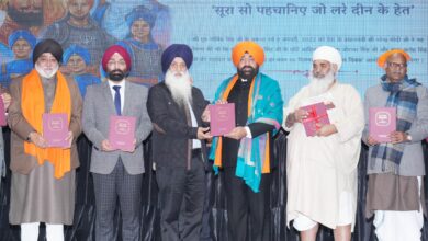 राज्यपाल ने वीर बाल दिवस पर  साहिबजादों के शौर्य और बलिदान को किया नमन : कहा – गुरुओं के संदेश को जन-जन तक पहुंचाना हम सभी की जिम्मेदारी , लिविंग सिखिज्म‘‘ पुस्तक का किया विमोचन  