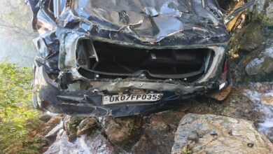 मसूरी में कैंपटी फॉल के पास कार गहरी खाई में गिरी , यूपी के युवक की मौत,हादसे के कारणों की जांच जारी 