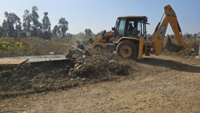एक्शन जारी –  अवैध प्लॉटिंग पर गरजी एमडीडीए की जेसीबी, सलियावाला धौलास में 10 बीघा भूमि पर ध्वस्तीकरण की कार्रवाई 