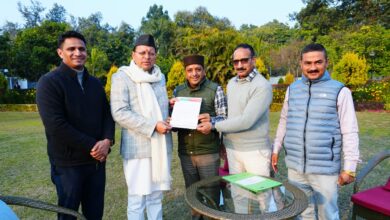 भाजपा  प्रदेश मीडिया प्रभारी मनवीर चौहान के नेतृत्व में सीएम धामी से मिला प्रतिनिधिमंडल –  बड़कोट-चिन्याली में शीघ्र शुरू होगी हेली सेवा, उत्तरकाशी-चंडीगढ़ के लिए चलेगी नियमित बस