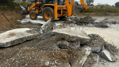 प्राधिकरण का सख्त प्रहार जारी – पुरूकुल क्षेत्र में 50 बीघा अवैध प्लॉटिंग पर चली एमडीडीए की जेसीबी , उपाध्यक्ष तिवारी ने सभी भूमाफियाओं को अवैध गतिविधियां बंद करने की दी सख्त चेतावनी