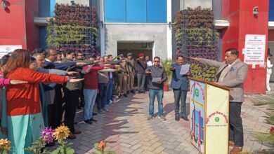 16वें राष्ट्रीय मतदाता दिवस पर एमडीडीए में हुआ शपथ कार्यक्रम , प्राधिकरण उपाध्यक्ष बंशीधर तिवारी ने कहा – लोकतंत्र की मजबूती में मतदाता की निर्णायक भूमिका 