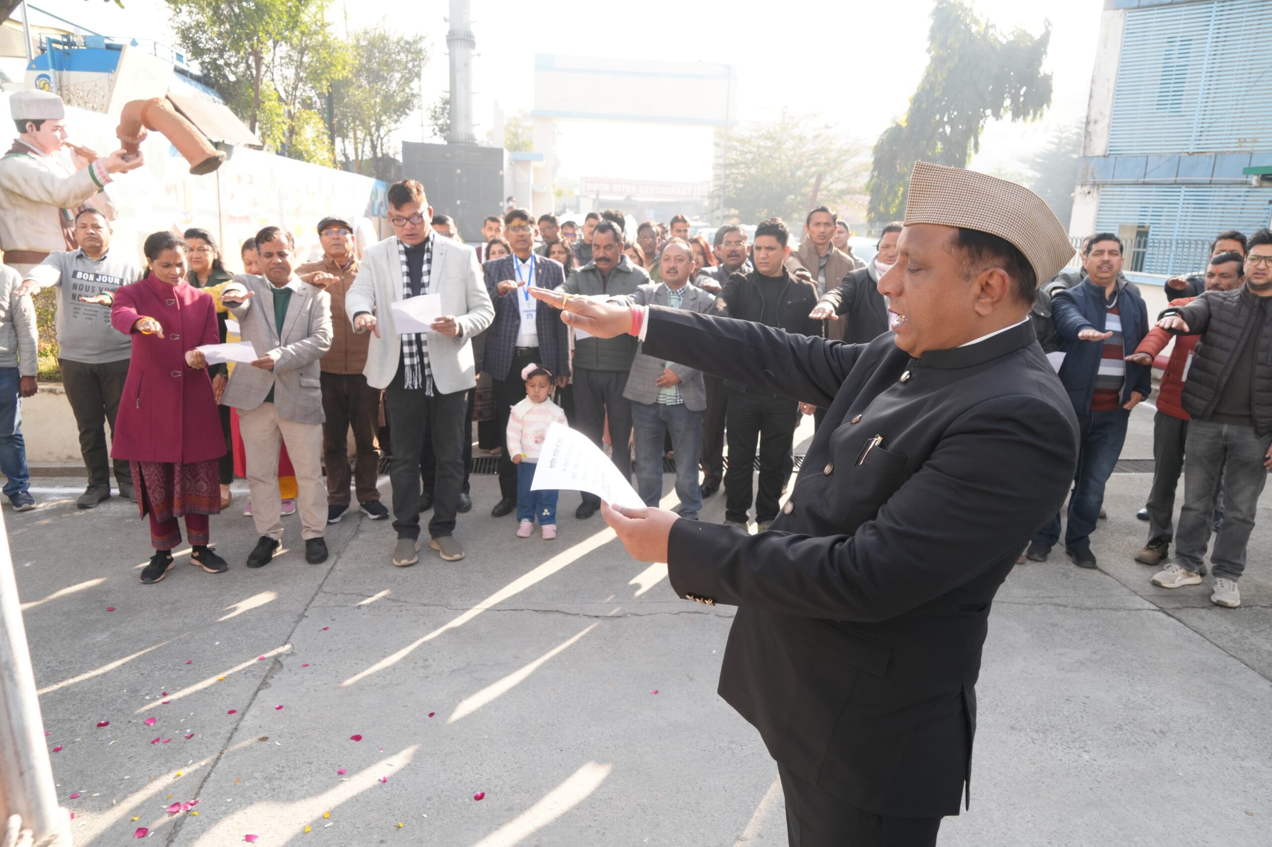 Republic Day – सूचना भवन परिसर में महानिदेशक बंशीधर तिवारी ने फहराया राष्ट्रीय ध्वज , अधिकारियों एवं कर्मचारियों को संविधान के प्रति निष्ठा, एकता और अखंडता बनाए रखने की दिलाईं शपथ