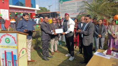 रिपब्लिक डे पर एमडीडीए दफ्तर में हुआ ध्वजारोहण, उद्यान अधीक्षक उस्मान अली सहित उत्कृष्ट कार्य करने वाले 6 कर्मचारी सम्मानित- सभी अपने कर्तव्यों का निर्वहन पूरी निष्ठा, ईमानदारी और समयबद्धता के साथ करें : सचिव बर्निया 