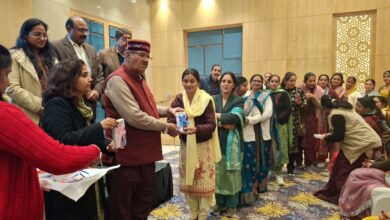 सेवा सप्ताह के तहत ग्राम्य विकास मंत्री  जोशी ने स्वयं सहायता समूह की महिलाओं को दिया  जन्मदिवस पर तोहफा –  श्रम-न्यूनीकरण उपकरण एवं पशु सखियों को स्मार्टफोन बांटे 