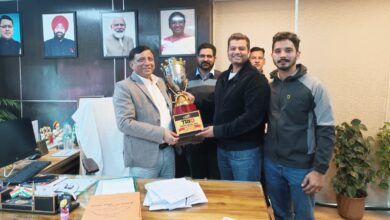 कॉर्पोरेट क्रिकेट में एमडीडीए-यूपीसीएल ने जीता खिताब,पावर पैंथर्स बनी ट्रियो कप 2026 की चैंपियन, उपाध्यक्ष तिवारी को सौंपी ट्रॉफी