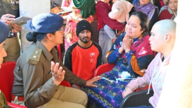 दून हत्याकांड:एसपी विशाखा भदाणे ने खंगाला घटनास्थल और पुलिस रिकॉर्ड,  पीड़ित परिवार से मिलीं जांच अधिकारी, कहा- ‘लापरवाही मिलने पर दोषियों पर होगी सख्त कार्रवाई’