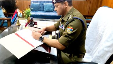 देहरादून  एसएसपी प्रमेंद्र डोबाल ने किया पदभार ग्रहण,  कहा – कानून से खिलवाड़ करने वालों पर बरतेगे जीरो टॉलरेंस, बताई प्राथमिकताएं