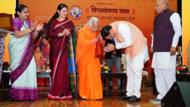 परिवार ही पहला पाठशाला – माँ के संस्कारों से बनता है राष्ट्र का चरित्र, संस्कारों से सशक्त होगा उत्तराखंड, मुख्यमंत्री धामी ने मातृशक्ति को राष्ट्र निर्माण की धुरी बताया