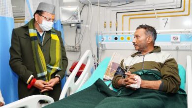 देर रात दून मेडिकल कॉलेज चिकित्सालय पहुंचे मुख्यमंत्री धामी , व्यवस्थाओं का लिया जायजा  मरीजों और तीमारदारो से सीधे संवाद कर जाना हाल-चाल
