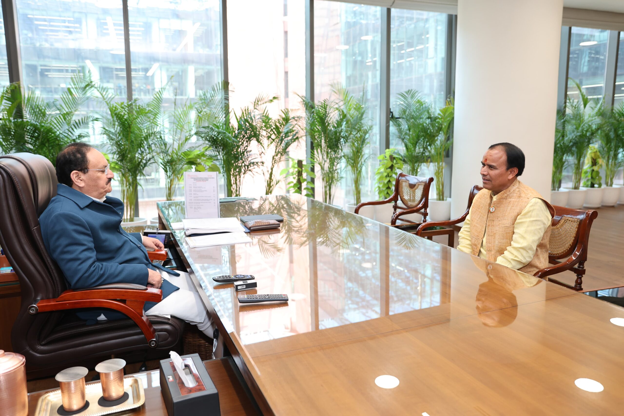 केन्द्रीय स्वास्थ्य मंत्री नड्डा से मिले कैबिनेट मंत्री डाॅ. रावत –  चारधाम यात्रा में स्वास्थ्य सुविधाओं को लेकर की चर्चा