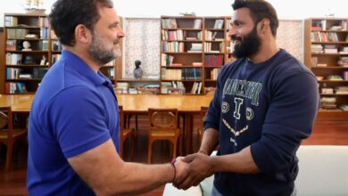 यादगार पल : नेता प्रतिपक्ष राहुल गांधी से हुई दीपक की आत्मीय मुलाकात, गले लगाकर किया स्वागत , कांग्रेस के पूर्व राष्ट्रीय अध्यक्ष ने कहा-कोटद्वार आकर लूंगा आपके जिम की सदस्यता