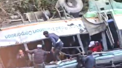 उत्तराखंड के चकराता में गहरी खाई में गिरी हिमाचल रोडवेज की बस , तीन की मौत, 33 घायल 