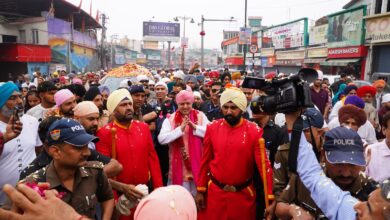 झंडाजी मेला – पुष्प वर्षा के साथ नगर परिक्रमा में गूंजे , श्री गुरु राम राय  महाराज के जयकारे,  25,000 संगतें हुई शामिल