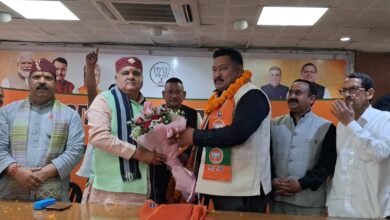 विधानसभा चुनाव से पहले परिवार बढ़ाने में लगी भाजपा- मुनस्यारी नगर पंचायत अध्यक्ष सहित कई जनप्रतिनिधि पार्टी  में शामिल