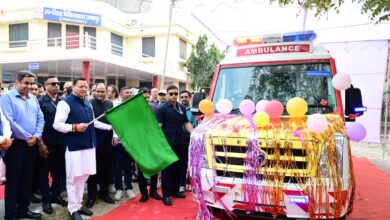 खूब बरसी राहत : मुख्यमंत्री धामी ने चम्पावत को दी स्वास्थ्य सेवाओं की बड़ी सौगात- एसीएलएस एम्बुलेंस को दिखाई हरी झंडी, उपजिला चिकित्सालय में आधुनिक फेकोइमल्सीफिकेशन मशीन का लोकार्पण