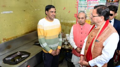 सीएम पुष्कर धामी ने रेस्टोरेंट में पहुंचकर लिया गैस आपूर्ति का जायजा, होटल संचालकों से लिया फीडबैक