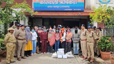 ऋषिकेश में जुए के बड़े रैकेट पर पुलिस का छापा- 40 गिरफ्तार,होटल सील, पूरी चौकी लाइन हाजिर