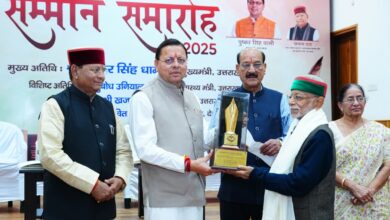 उत्तराखंड साहित्य गौरव सम्मान समारोह में शामिल हुए सीएम धामी,कई को किया सम्मानित,कहा – साहित्यकार होते हैं समाज के मार्गदर्शक और प्रेरक 