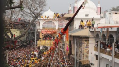 श्री दरबार साहिब में आस्था का महासागर झण्डेजी पर झुके लाखों शीश,,हुआ आरोहण
