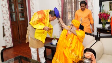 मुख्यमंत्री धामी से की केदारनाथ धाम के रावल भीमाशंकर लिंग ने शिष्टाचार मुलाकात, दिया आशीर्वाद