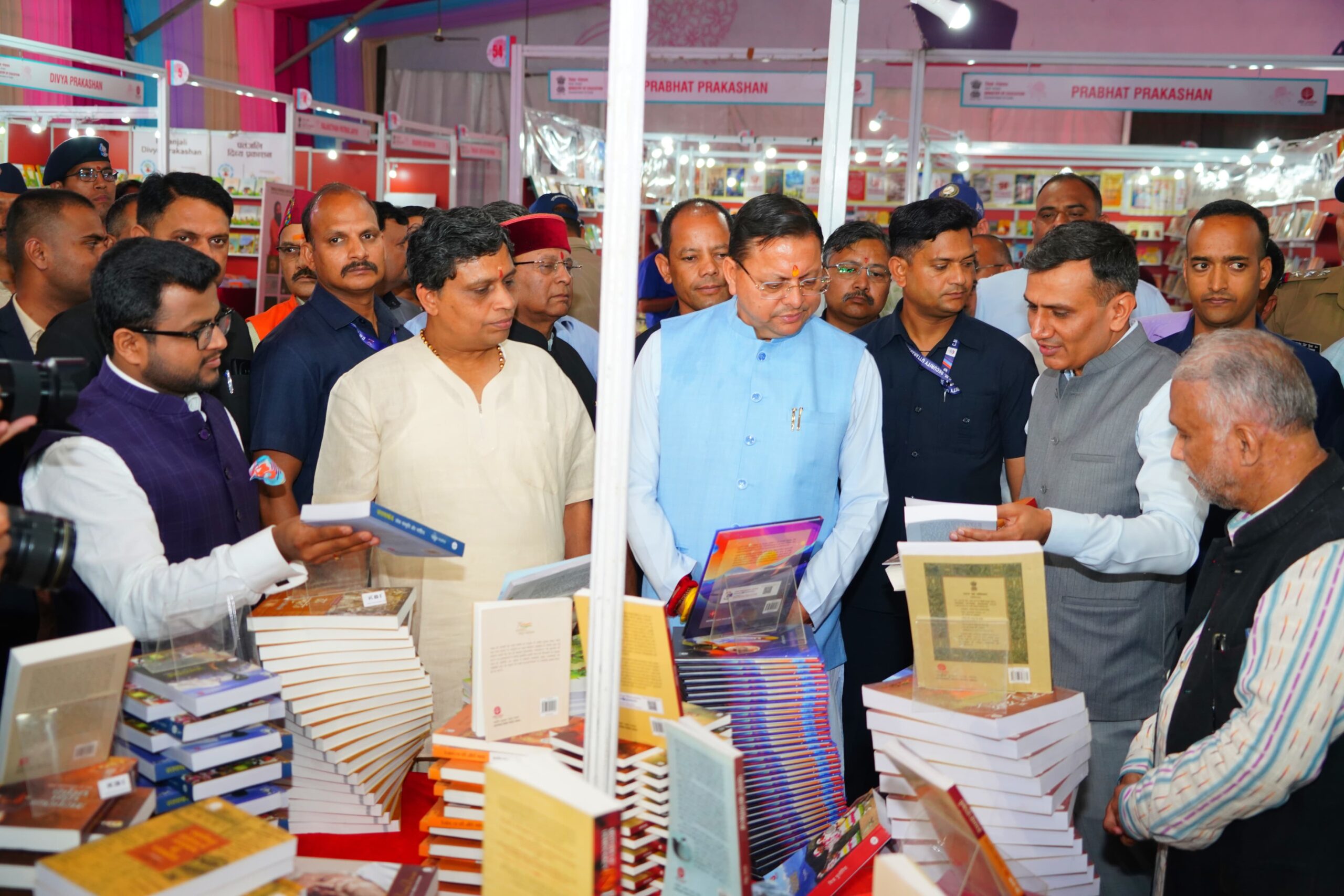 मुख्यमंत्री धामी ने किया नौ दिवसीय दून बुक फेस्टिवल-2026 का शुभारंभ : कहा – पुस्तकें केवल शब्दों का संग्रह नहीं, बल्कि ज्ञान का स्थायी स्रोत 